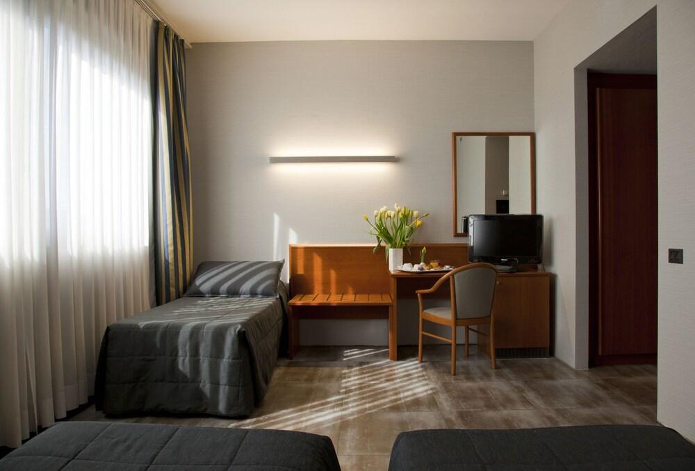 Hotel Zone Room Type - Standard Triple Room