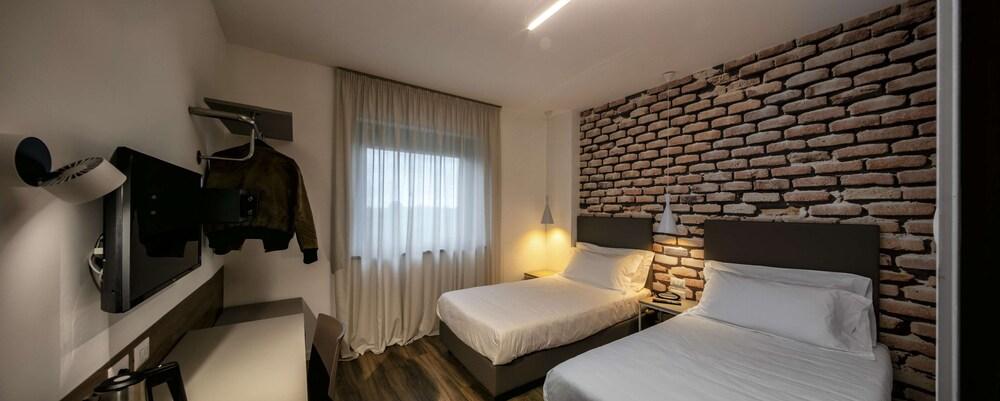 Best Western Hotel Corsi Room Type - Superior Room, 2 Twin Beds, Non Smoking Best Western Hotel Corsi Room Type - Superior Room, 2 Twin Beds, Non Smoking