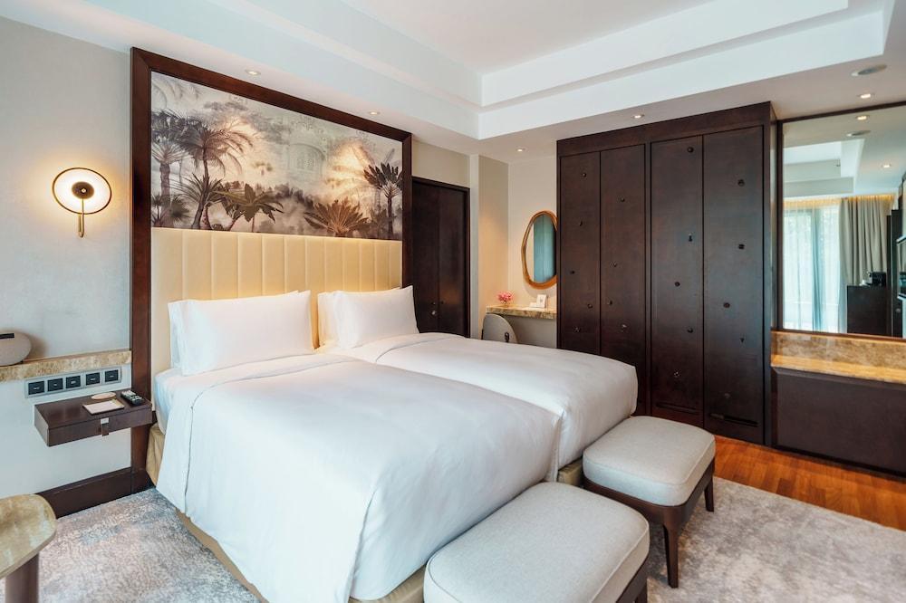 Sofitel Singapore Sentosa - Tap to explore photos