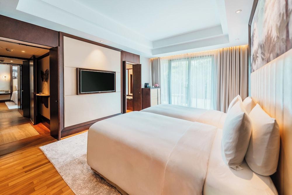 Sofitel Singapore Sentosa - Tap to explore photos
