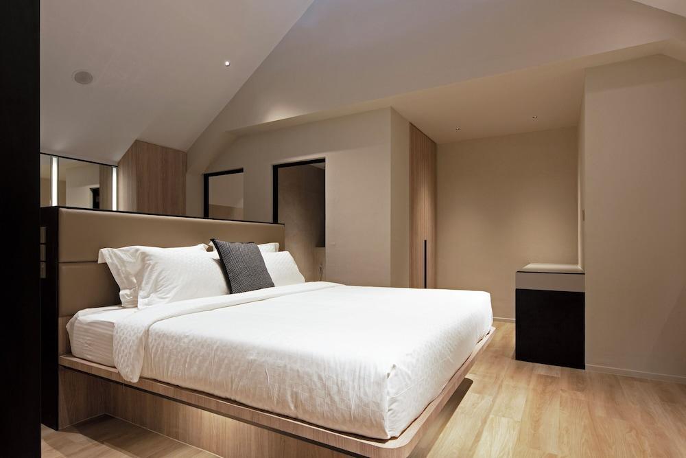 Hotel 1900 @ Chinatown Room Type - Loft Suite King (Skylight Window)