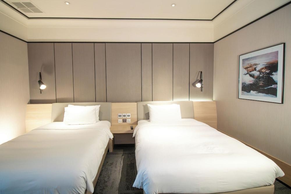 Changi Transit Hotel Terminal 1 - Tap to explore photos