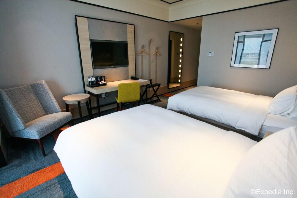 Aerotel Singapore - Transit Hotel in Terminal 1 - Tap to explore photos