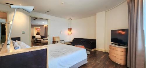 Ascott Raffles Place Singapore - Tap to explore photos