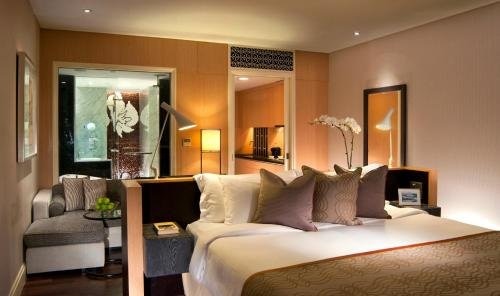 Ascott Raffles Place Singapore - Tap to explore photos