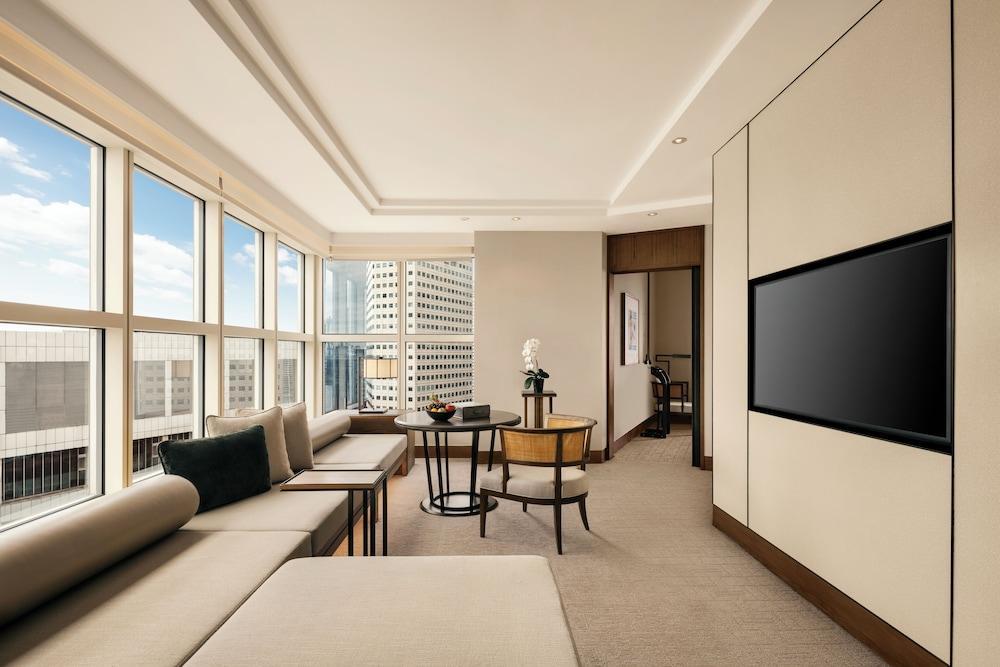 Conrad Singapore Marina Bay Room Type - Twin Executive Suite with Lounge Access Conrad Singapore Marina Bay Room Type - Twin Executive Suite with Lounge Access