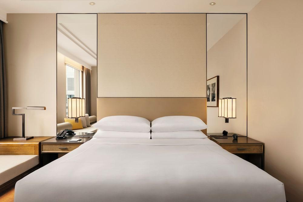 Conrad Singapore Marina Bay - Tap to explore photos