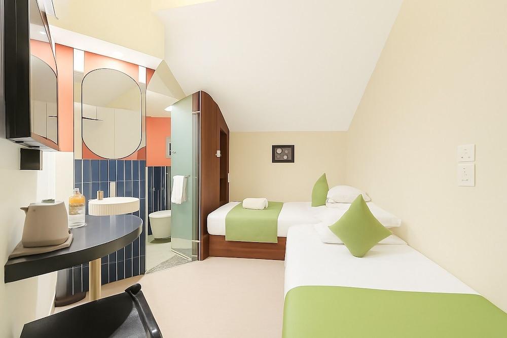 A Hotel Chinatown Room Type - Superior Twin Room, No Windows