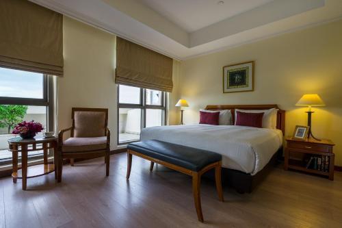 Orchard Parksuites by Far East Hospitality - Tap to explore photos