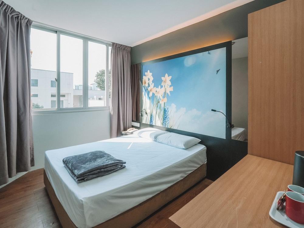 Hi Hotel Dot Room Type - Premier, Window