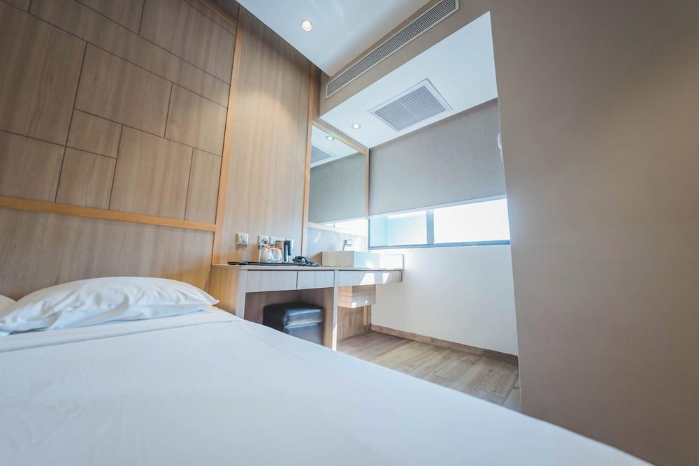 Hotel 81 Premier Star Room Type - Deluxe Double Room