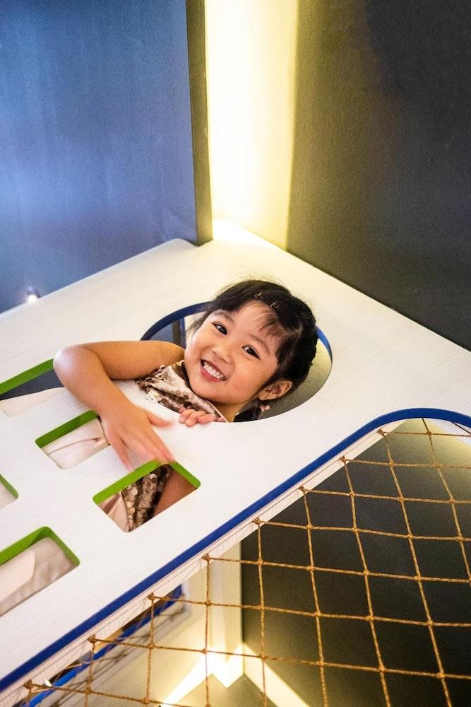 CUBE Family Boutique Capsule Hotel @ Chinatown - Tap to explore photos