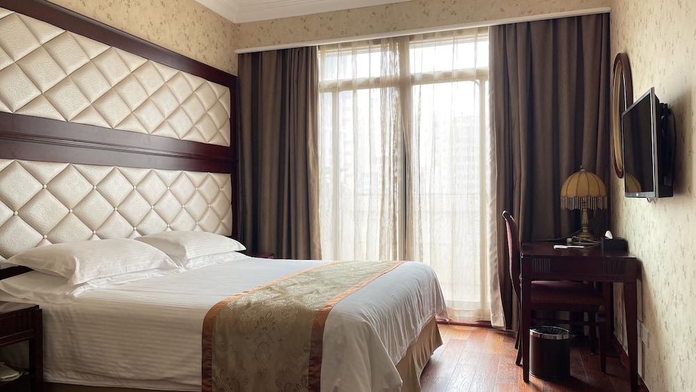 Seventh Heaven Hotel Room Type - Deluxe Room