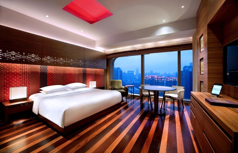 ANDAZ XINTIANDI, SHANGHAI, BY HYATT Room Type - 1 King Bed with Xintiandi View ANDAZ XINTIANDI, SHANGHAI, BY HYATT Room Type - 1 King Bed with Xintiandi View