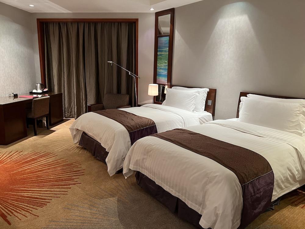 Baolong Hotel Shanghai Room Type - Deluxe Twin Room