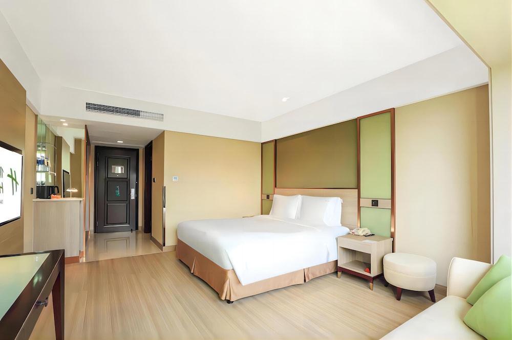 Holiday Inn Shanghai Pudong Nanpu - Tap to explore photos