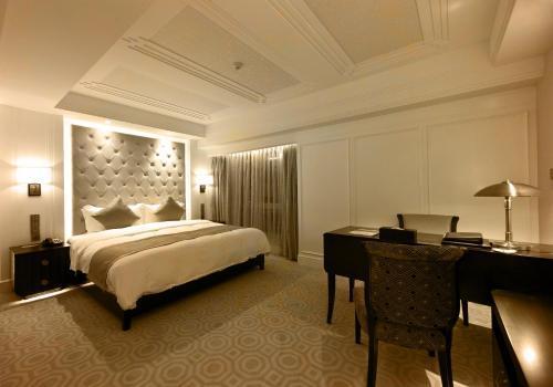 Paramount Gallery Hotel - Tap to explore photos