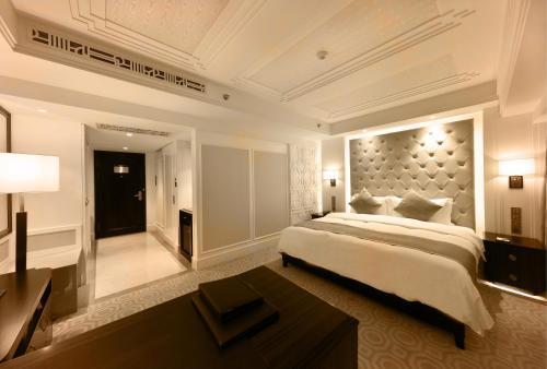 Paramount Gallery Hotel - Tap to explore photos