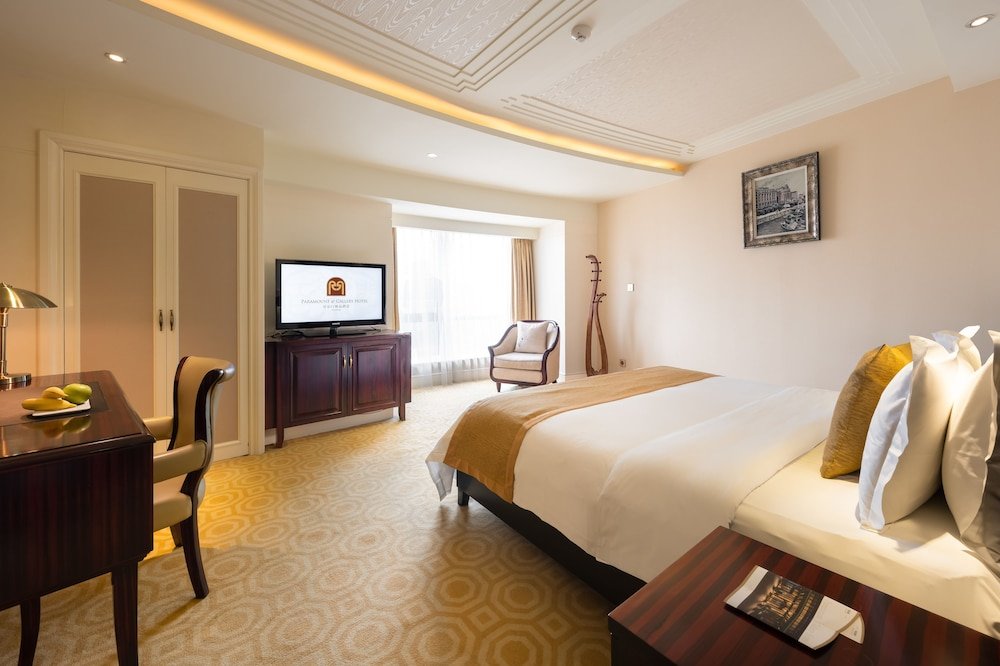 Paramount Gallery Hotel Room Type - Business King Room