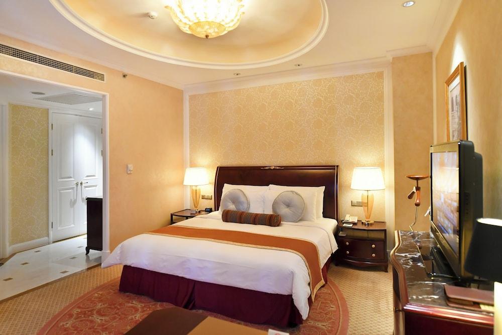 Grand Central Hotel Shanghai Room Type - Atrium-view Queen Room