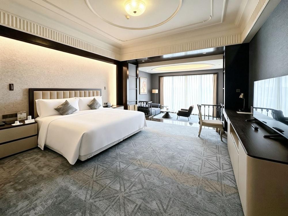 Chateau Star River Pudong Shanghai Room Type - Chateau King Room with Garden View