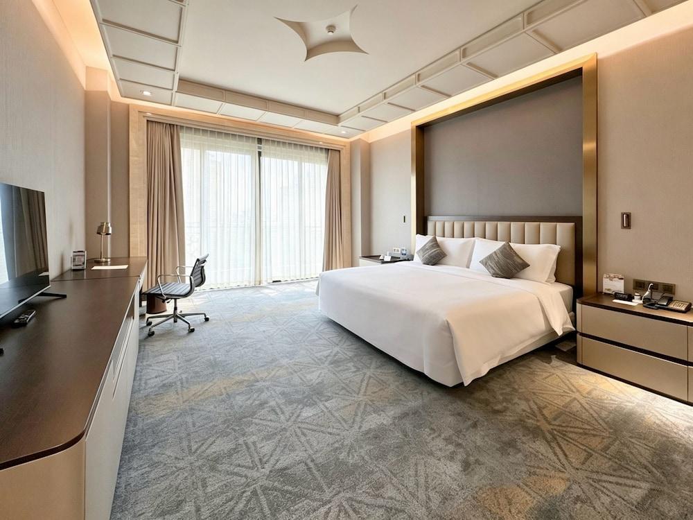 Chateau Star River Pudong Shanghai Room Type - Executive King Room with Garden View