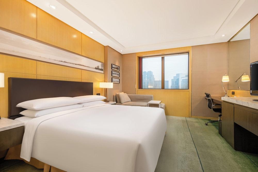 Shanghai QILU Hotel Room Type - Premier King Bed