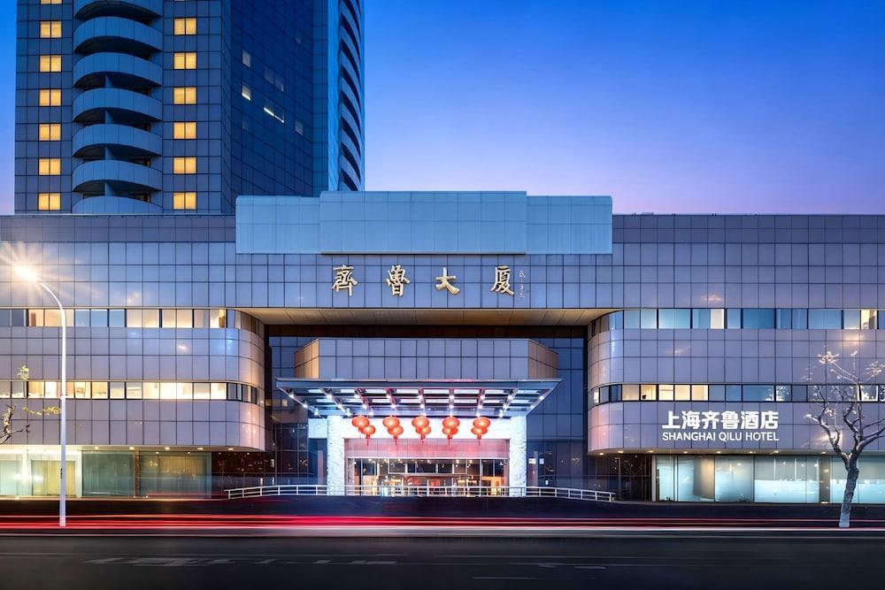 Courtyard by Marriott Shanghai Pudong - Tap to explore photos