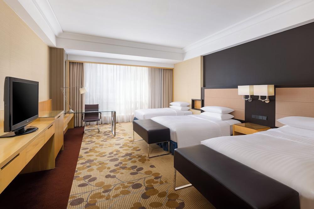 Courtyard by Marriott Shanghai Central Room Type - Family Triple Bed Room