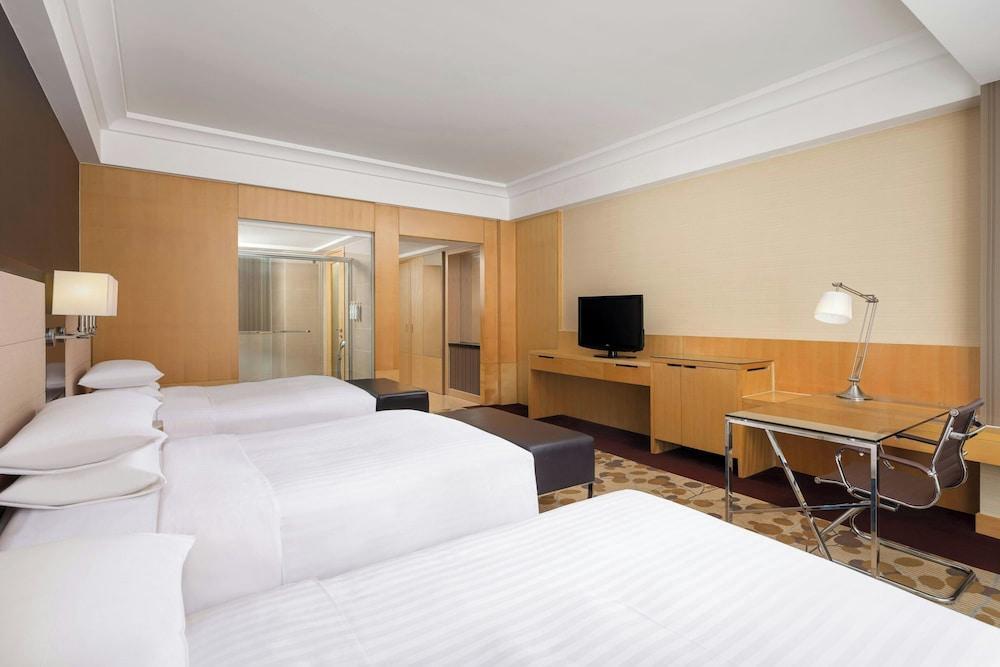 Courtyard by Marriott Shanghai Central Room Type - Family Triple Bed Room