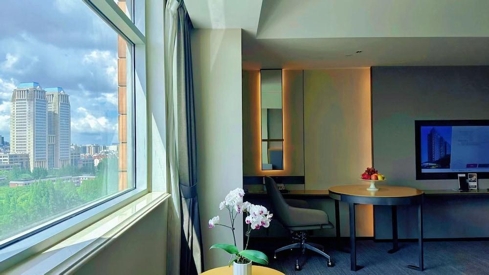 Crowne Plaza Shanghai Fudan - Tap to explore photos