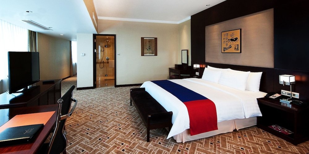 Crowne Plaza Shanghai Pudong by IHG - Tap to explore photos