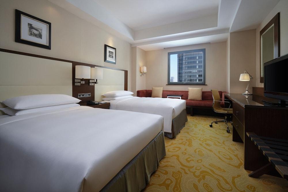 Courtyard by Marriott Shanghai Xujiahui Room Type - Deluxe Room, 2 Twin Beds, City View