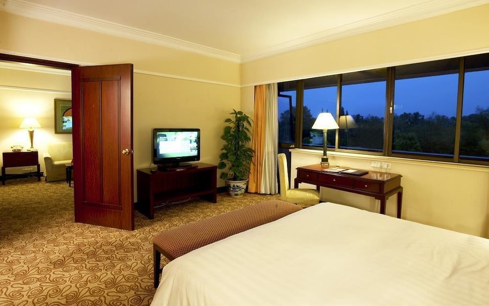 Cypress Hotel Jin Jiang Shanghai - Tap to explore photos