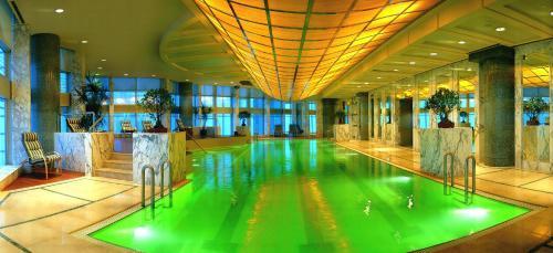 Grand Hyatt Shanghai - Tap to explore photos