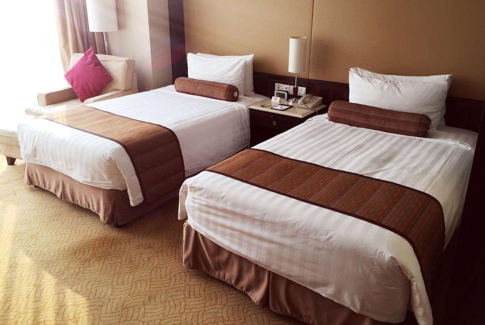 Howard Johnson Huaihai Hotel Shanghai Room Type - Superior Room, 2 Twin Beds, Non Smoking
