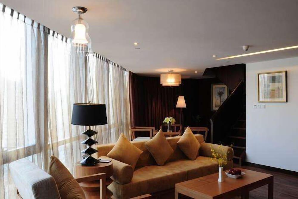 Howard Johnson Huaihai Hotel Shanghai Room Type - Suite, 1 King Bed, Non Smoking