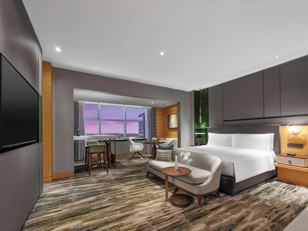 Hilton Shanghai Hongqiao Room Type - KING EXECUTIVE STUDIO