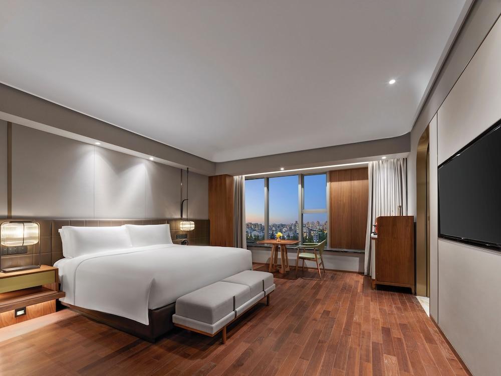 Hilton Shanghai Hongqiao Room Type - KING HILTON EXECUTIVE