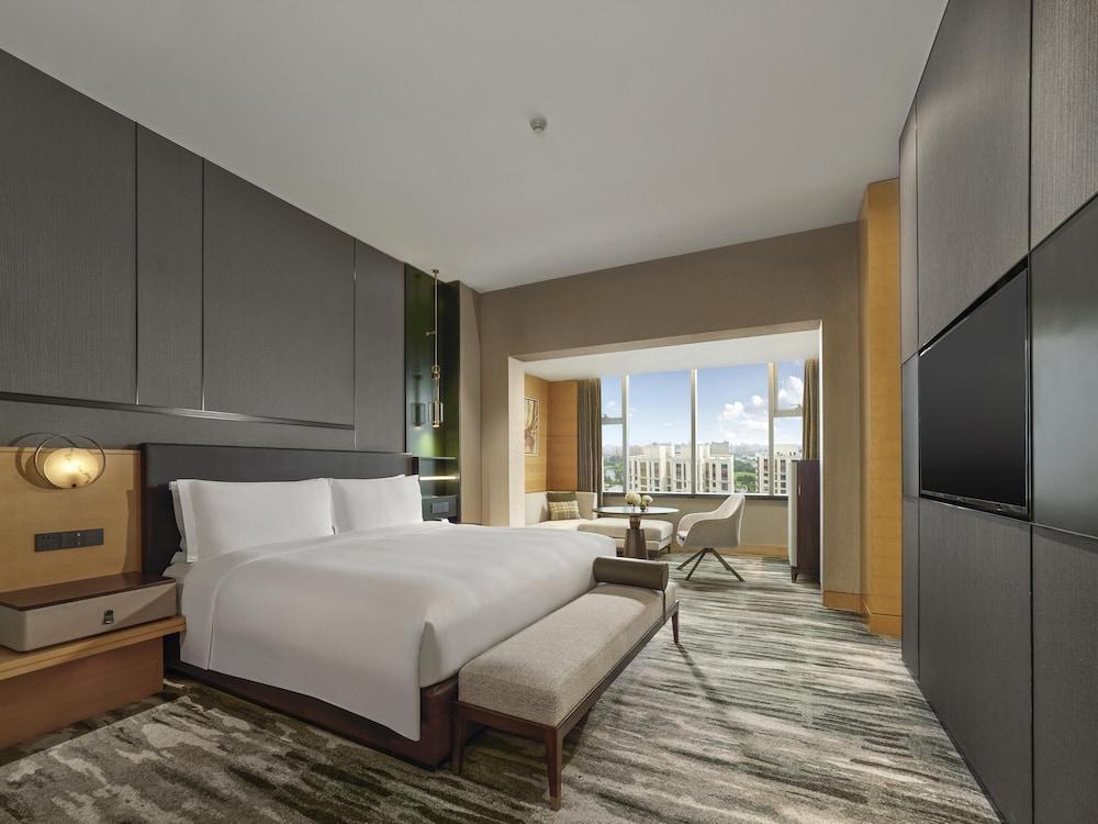Hilton Shanghai Hongqiao Room Type - Superior Room, 1 King Bed