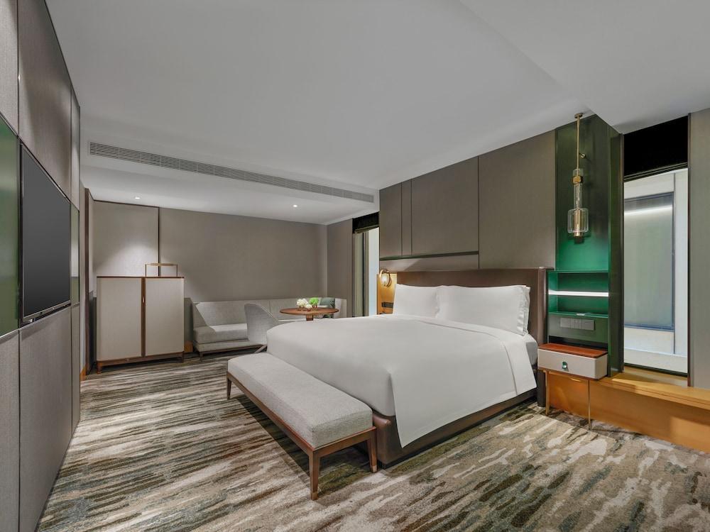 Hilton Shanghai Hongqiao Room Type - TRANQUIL SLEEP DELUXE KING