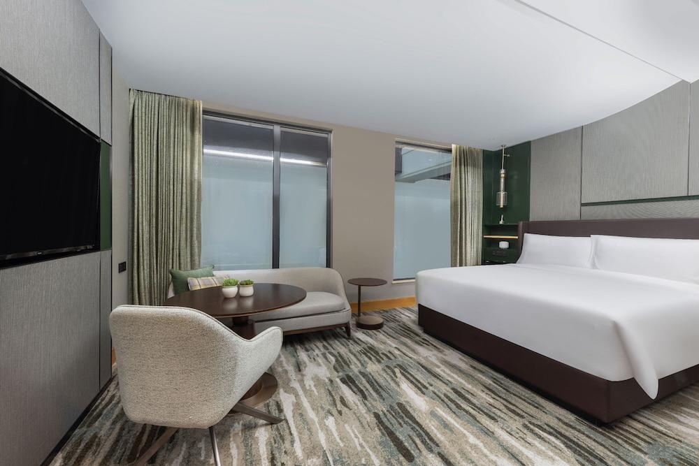 Hilton Shanghai Hongqiao - Tap to explore photos