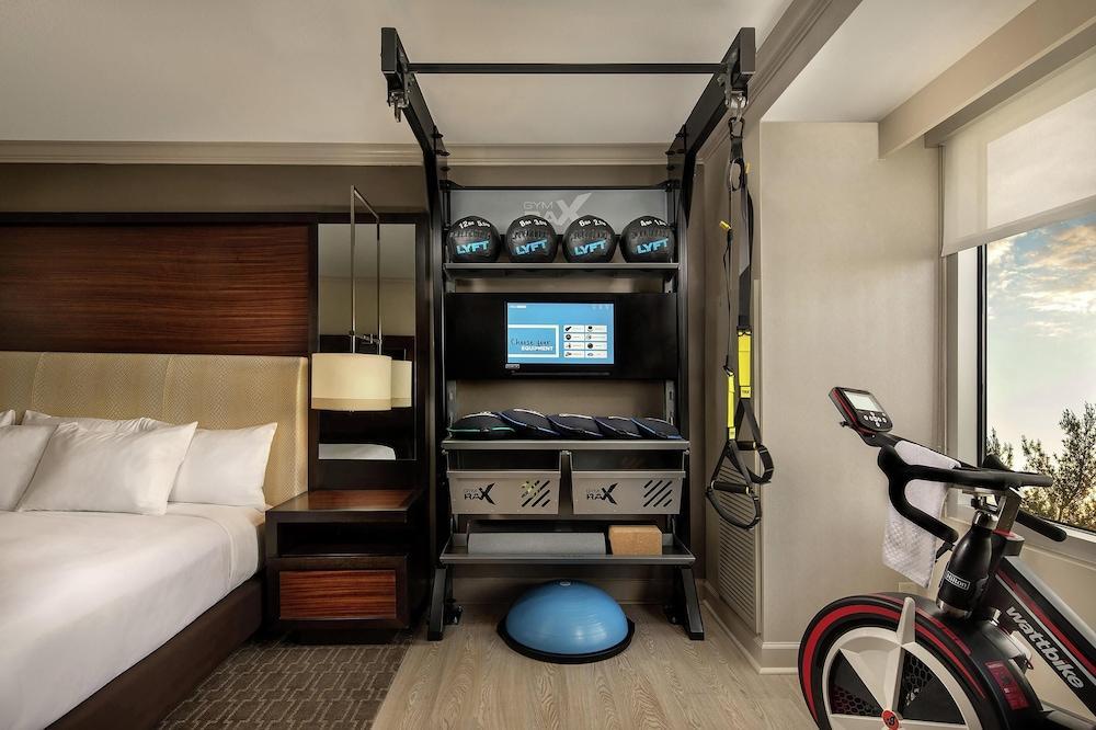 Hilton Shanghai Hongqiao Room Type - FIVE FEET TO FITNESS ROOM