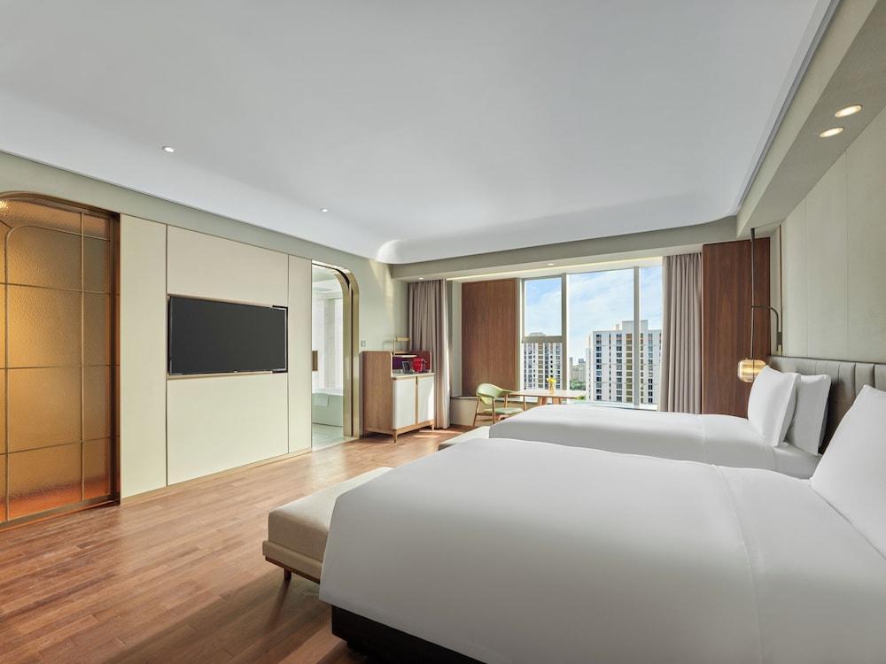 Hilton Shanghai Hongqiao Room Type - TWIN HILTON EXECUTIVE