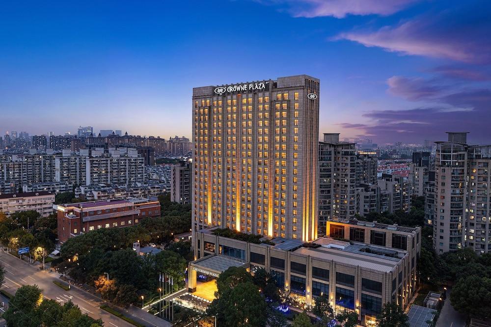 Crowne Plaza Shanghai Jinxiu - Tap to explore photos