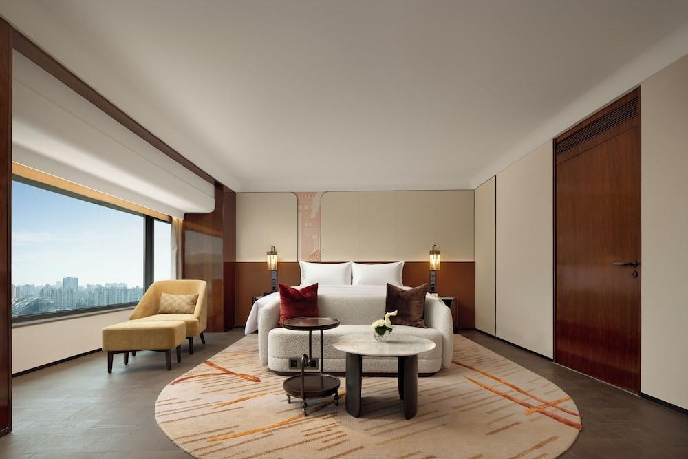 The Kunlun Hua Ting Hotel & Towers,Shanghai Room Type - Deluxe Theme King Bed Room (Smart Fitness Mirror) The Kunlun Hua Ting Hotel & Towers,Shanghai Room Type - Deluxe Theme King Bed Room (Smart Fitness Mirror)