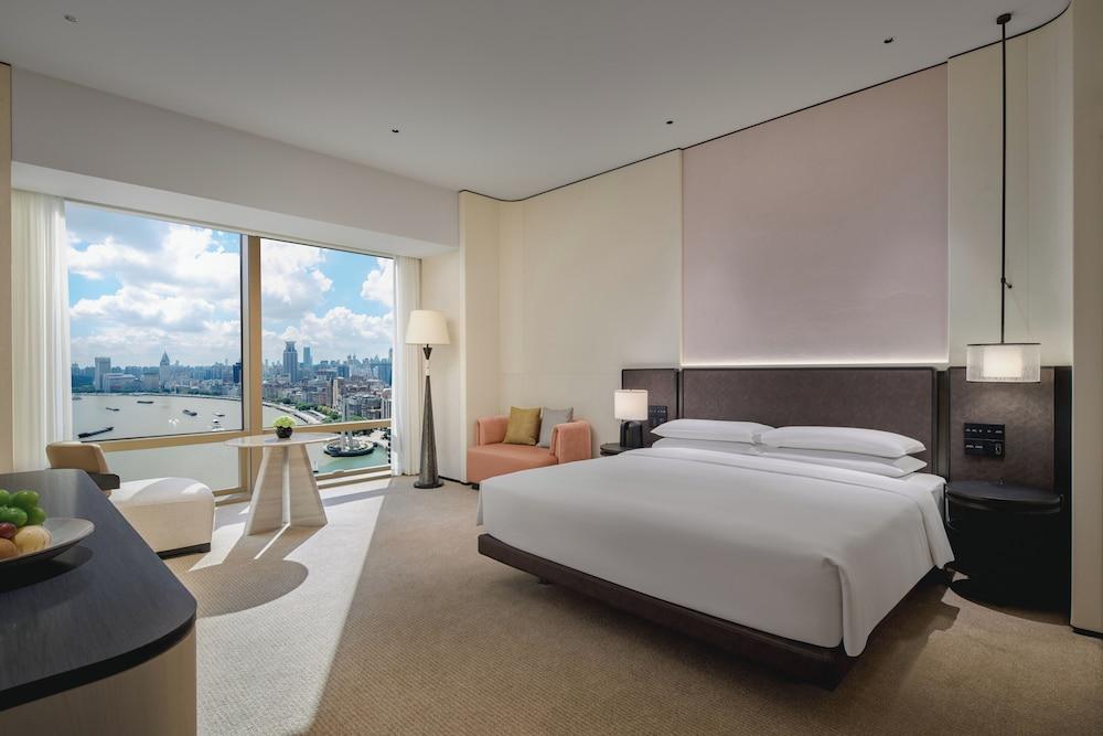 Hyatt On The Bund Room Type - Club Room, 1 King Bed