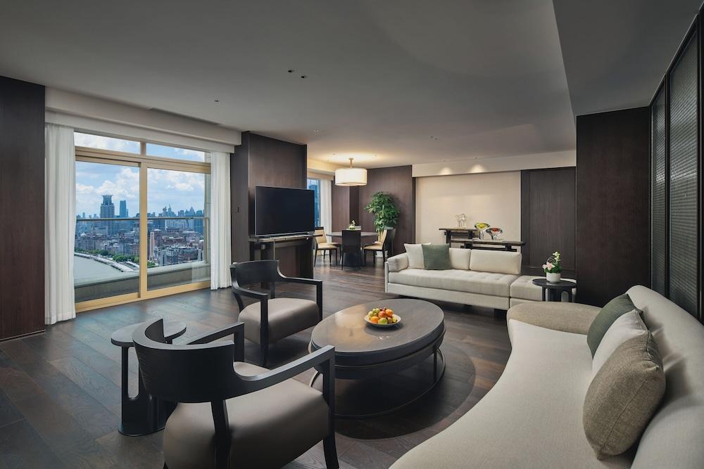 Hyatt On The Bund Room Type - DIPLOMAT SUITE KING