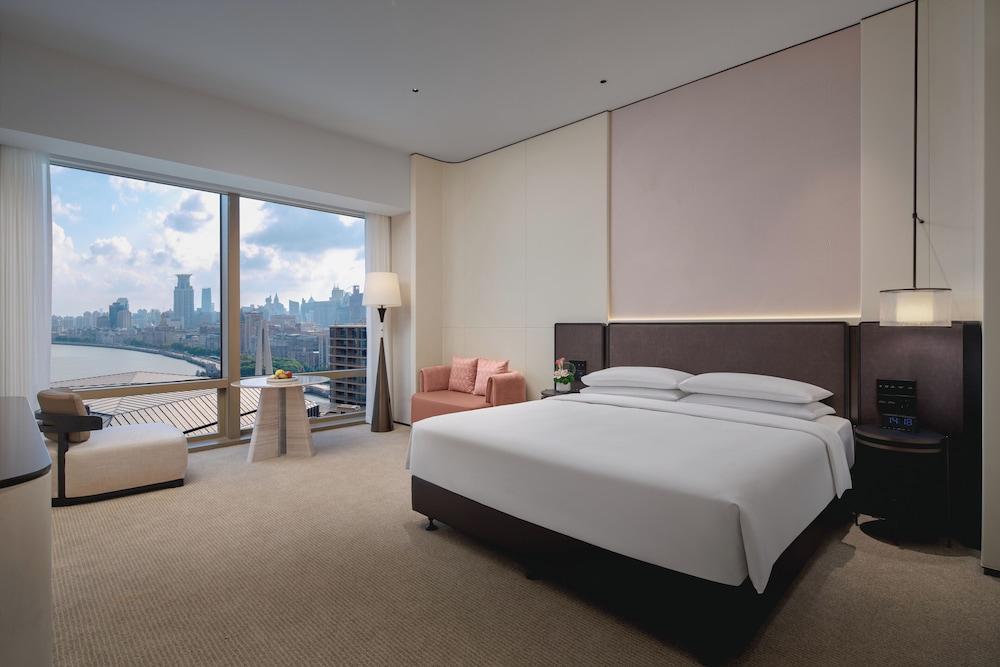 Hyatt On The Bund Room Type - Bund View King