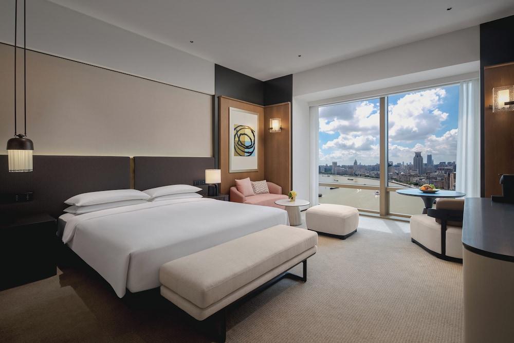 Hyatt On The Bund Room Type - Club Deluxe River View King